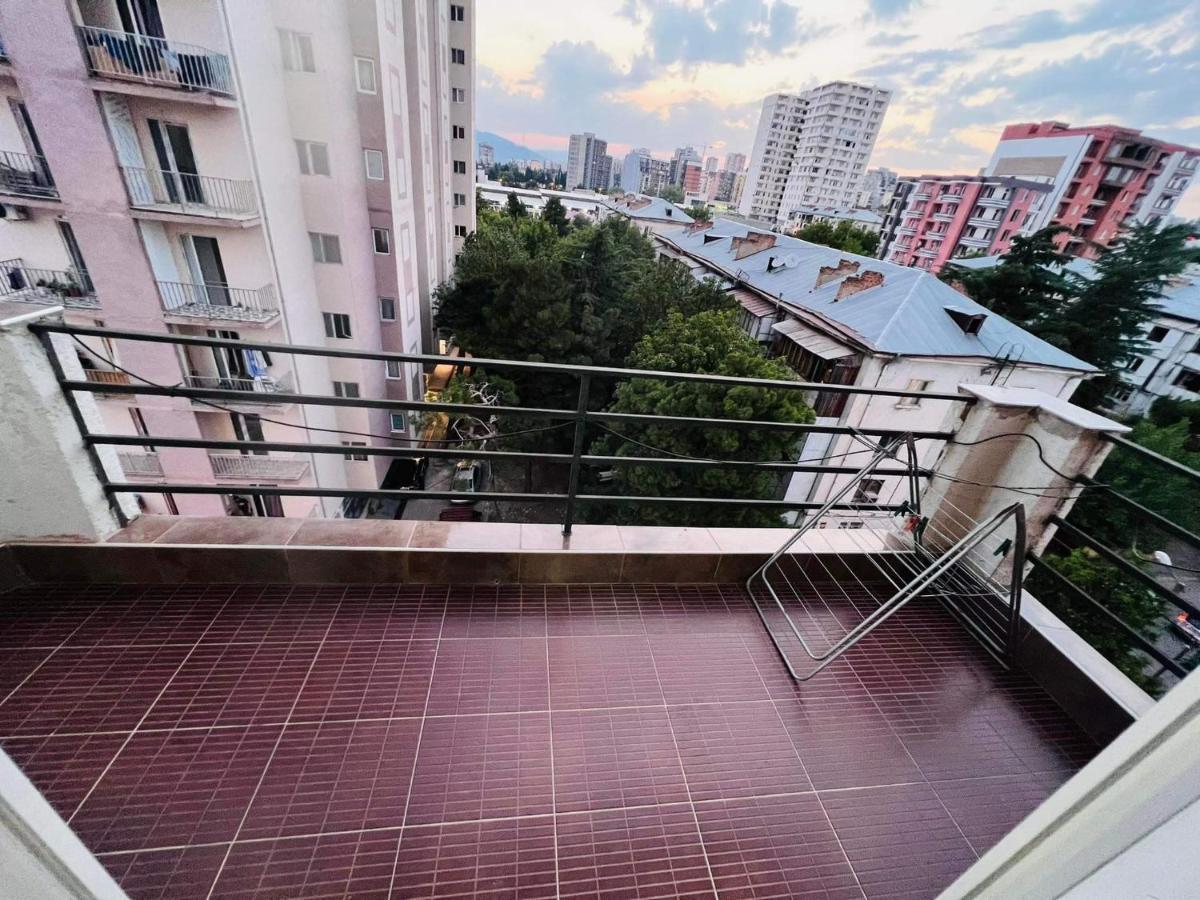 Guga House Leilighet Tbilisi Eksteriør bilde
